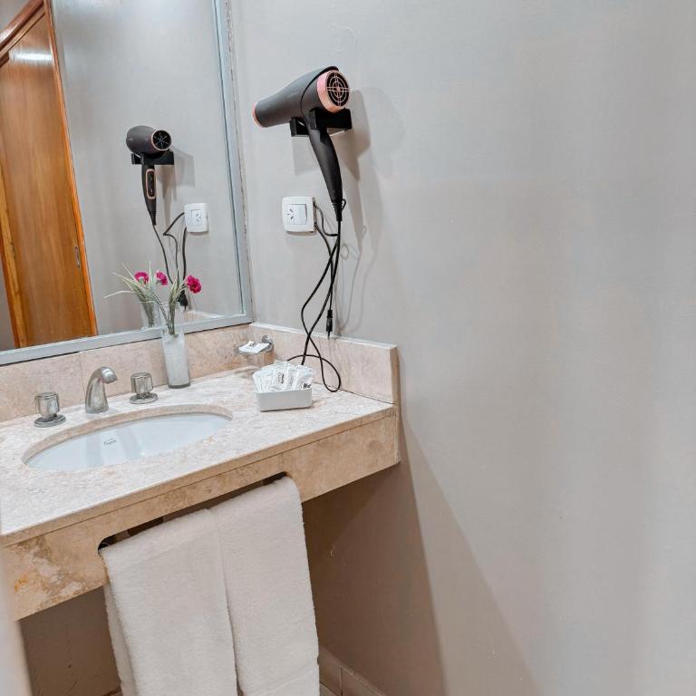 Hotel Ciudad - Habitación Cuádruple Estándar - 16