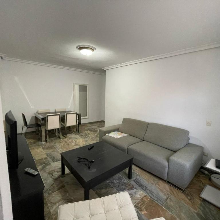 Piso Amplio en el Centro de Salamanca, TV, WiFi - Three-Bedroom Apartment - 14