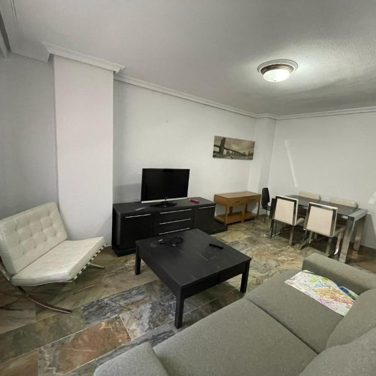 Piso Amplio en el Centro de Salamanca, TV, WiFi - Three-Bedroom Apartment - 17