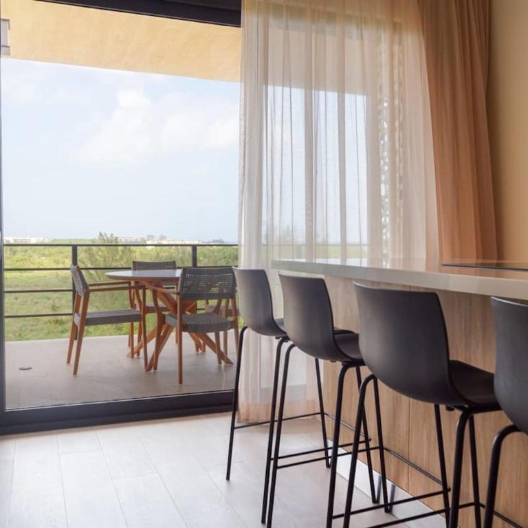 Luxury 2BR 2BA Ocean view 200m from beach - Apartment - 4