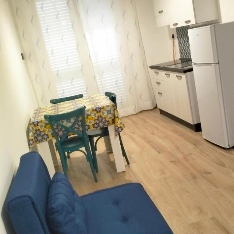 Diana Apartment - Studio Apartment with Balcony - 3