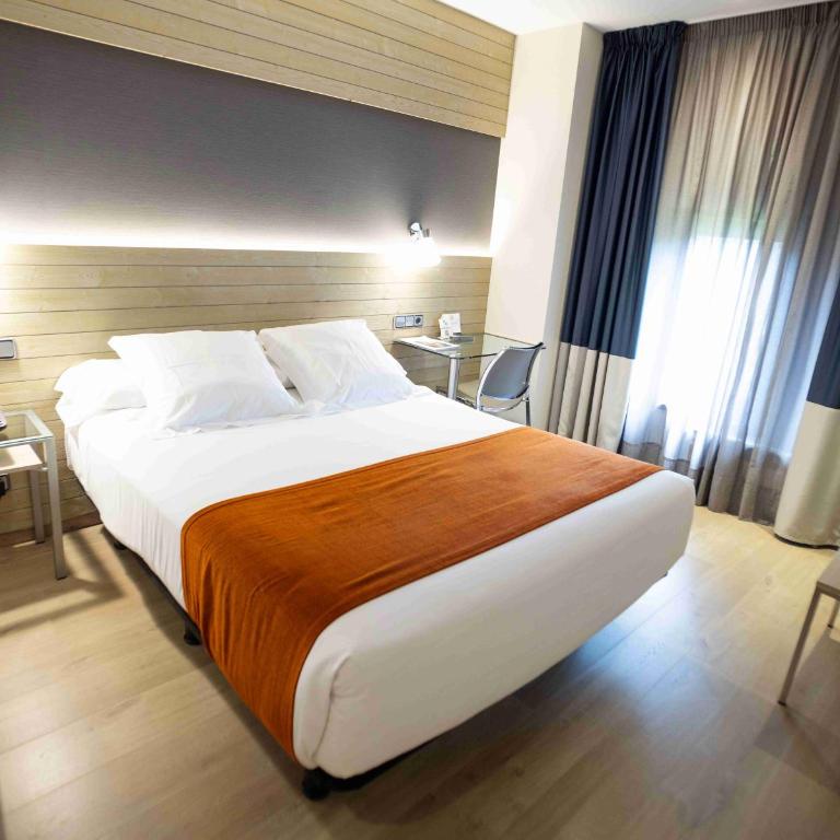 Hotel Avenida - Habitación Estándar - 1 cama grande - 4