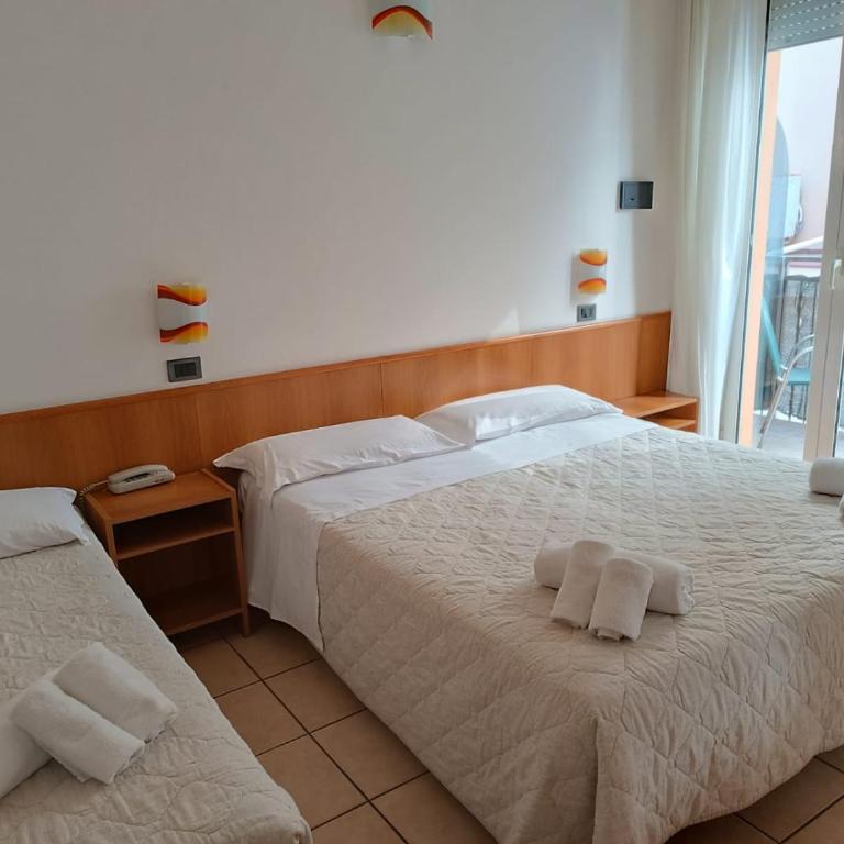 Hotel Berenice - Camera Quadrupla Standard con Balcone - 4