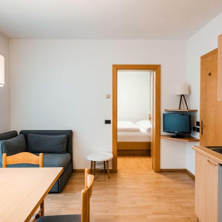 Residence Isarcus - Apartment mit 1 Schlafzimmer, Balkon und Bergblick - 1
