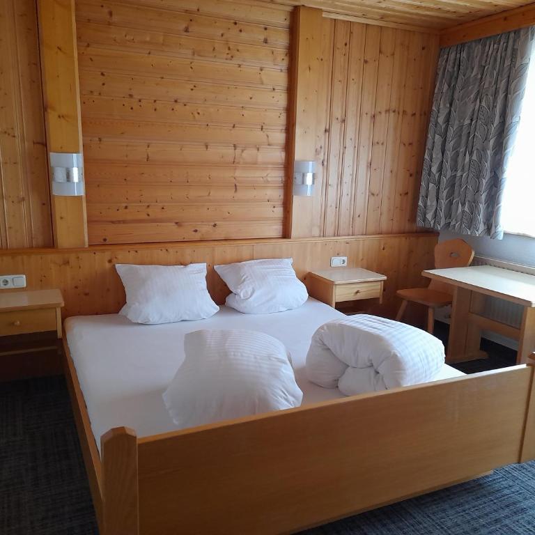 Haus Ladner - Josef und Marianne - Doppelzimmer mit Balkon - 1