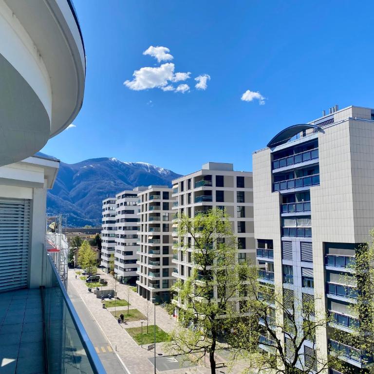 Holiday Penthouse - Two-Bedroom Deluxe Apartment with Balcony - 4