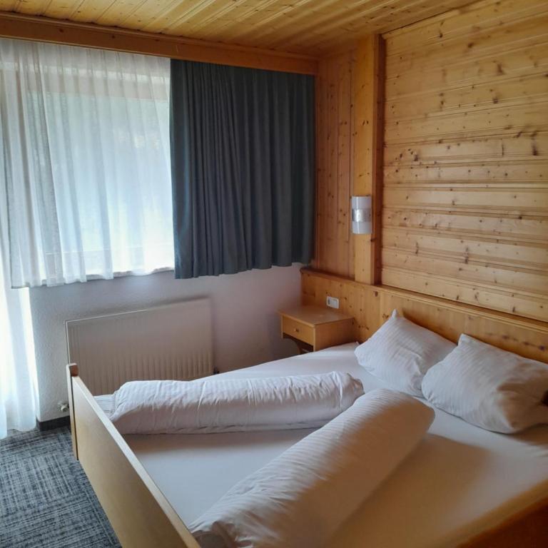 Haus Ladner - Josef und Marianne - Doppelzimmer mit Balkon - 3