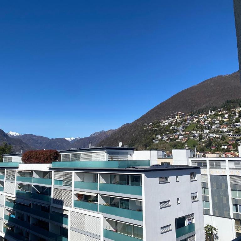 Holiday Penthouse - Two-Bedroom Deluxe Apartment with Balcony - 3