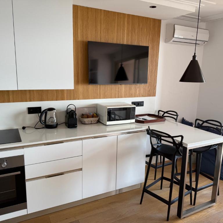 CENTER BAY - One-Bedroom Apartment - 23
