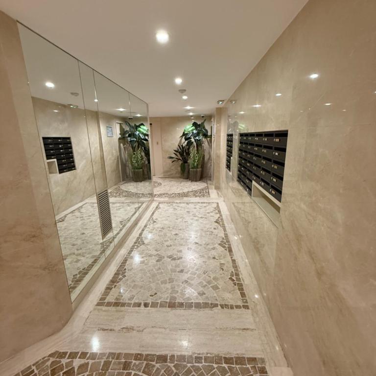 CENTER BAY - One-Bedroom Apartment - 6