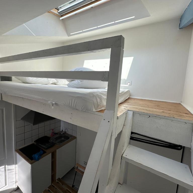 ECO STUDIOS mezzanine wifi stationnement rue gratuit terrasse dans jardin - Maison de Vacances - 1