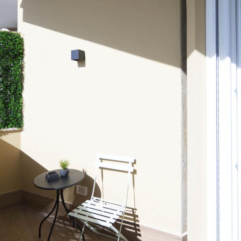GENESI Suites - Double Room with Private Bathroom - 9