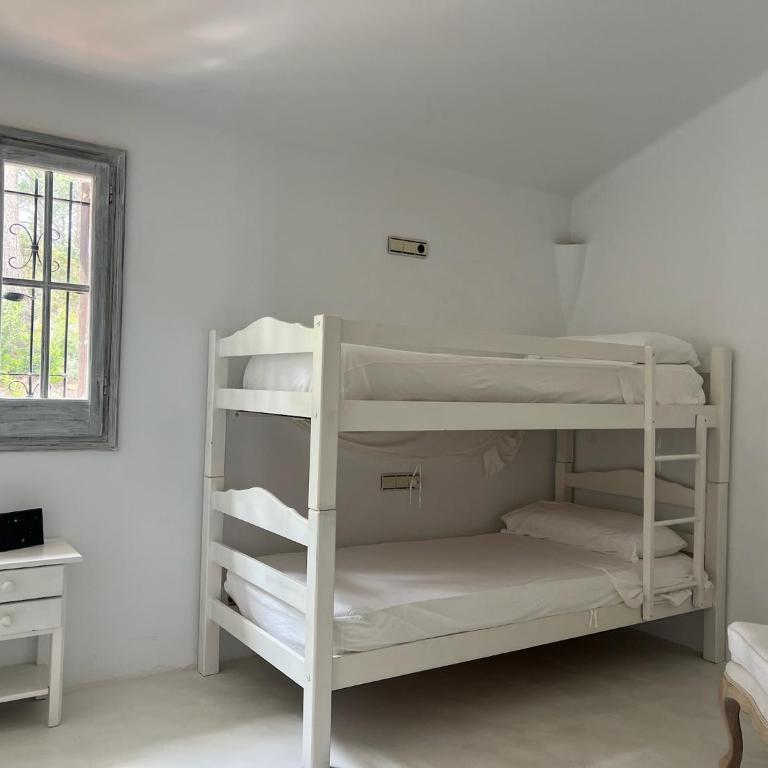 Casa blanca de Begur con vistas al mar y piscina - Three-Bedroom House - 15