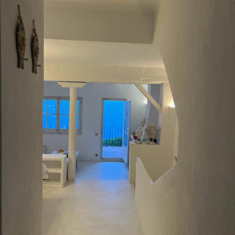 Casa blanca de Begur con vistas al mar y piscina - Three-Bedroom House - 7