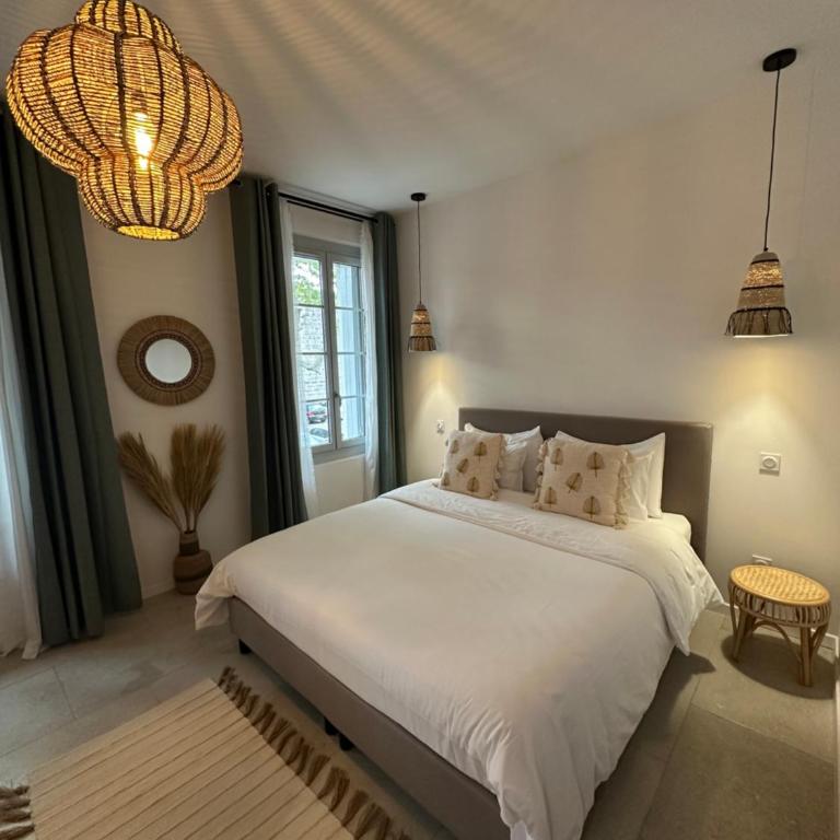 27 côté remparts - Chambre Lit King-Size Deluxe - 20