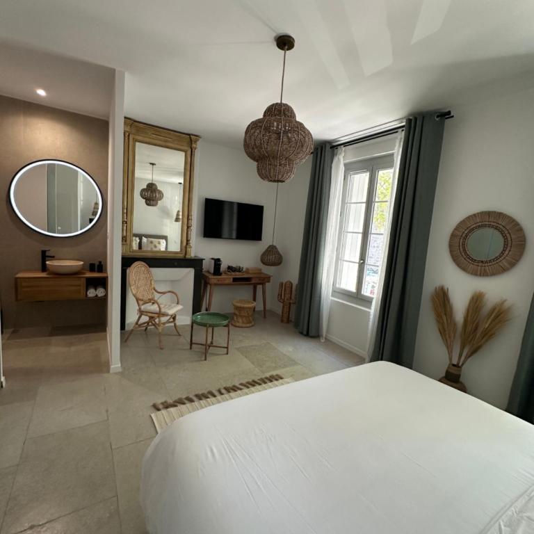 27 côté remparts - Chambre Lit King-Size Deluxe - 26