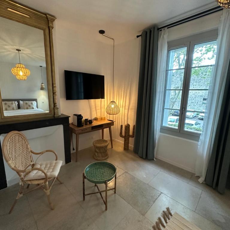 27 côté remparts - Chambre Lit King-Size Deluxe - 36