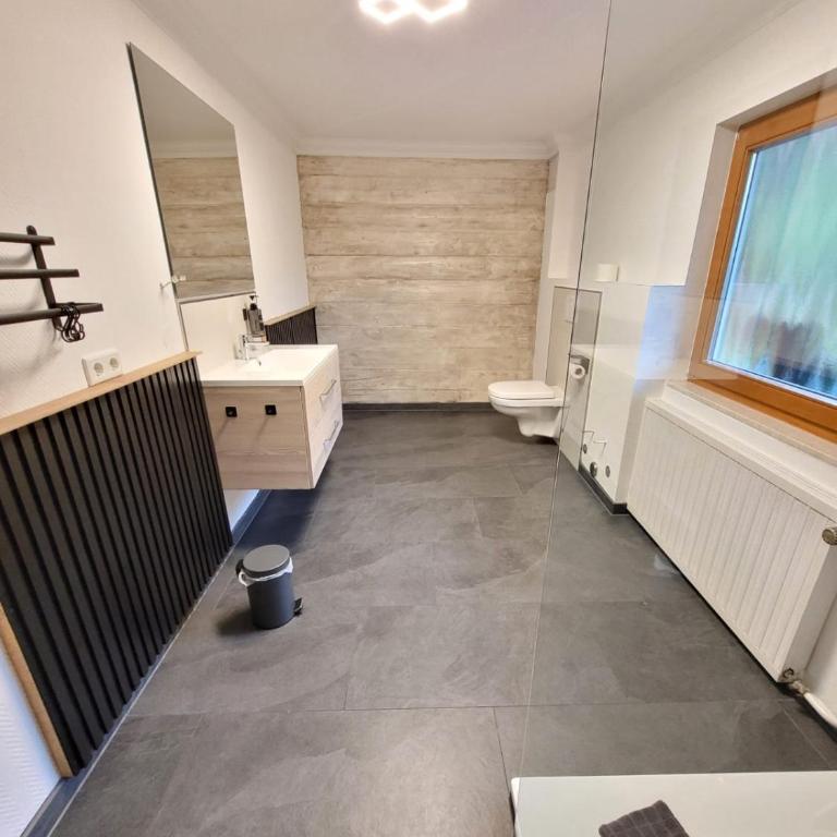 das.arnolds | Whirlpool | Pool | Bergblick - Apartment mit Blick auf die Berge - 5