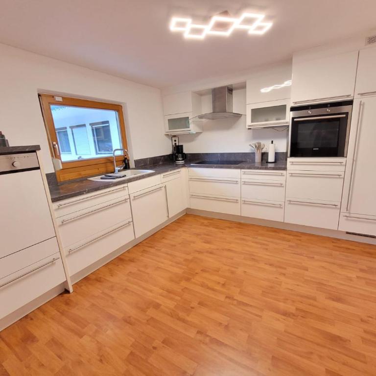 das.arnolds | Whirlpool | Pool | Bergblick - Apartment mit Blick auf die Berge - 8