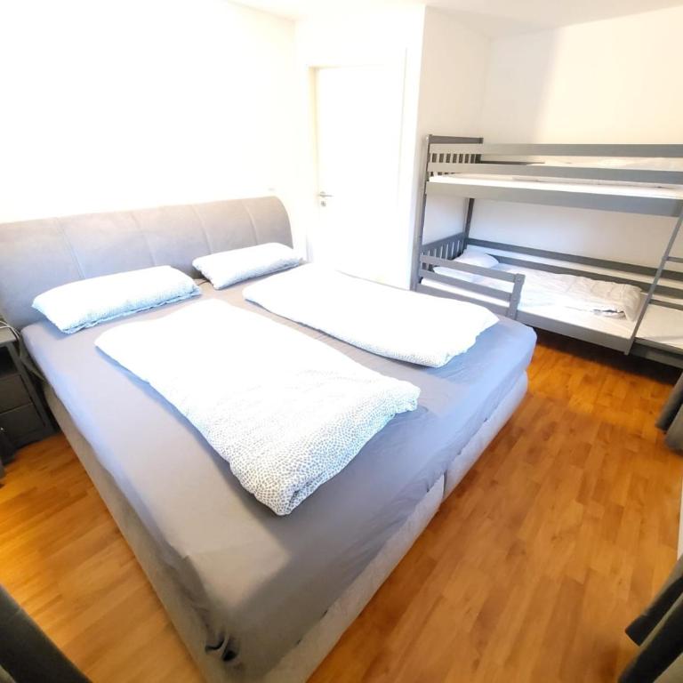 das.arnolds | Whirlpool | Pool | Bergblick - Apartment mit Blick auf die Berge - 11