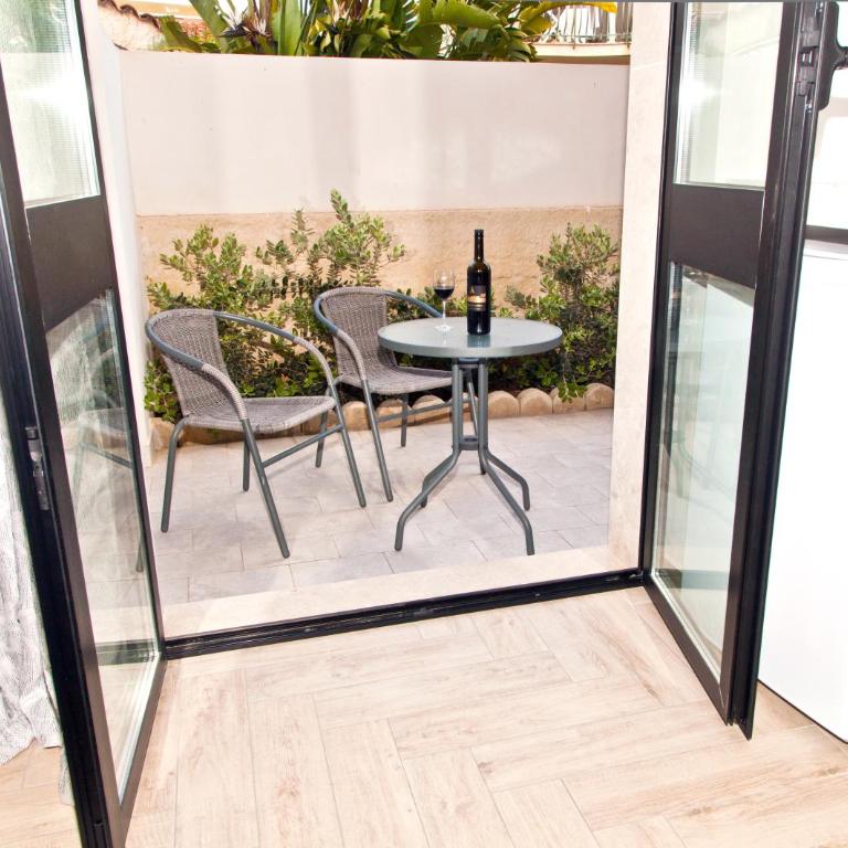 B&B Shining - Camera Matrimoniale con Balcone - 4