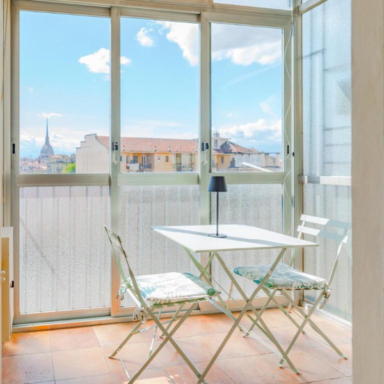 La finestra sulla mole - One-Bedroom Apartment with Balcony - 2