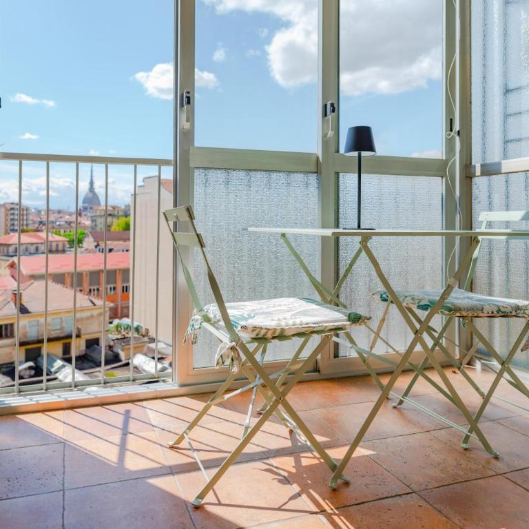 La finestra sulla mole - One-Bedroom Apartment with Balcony - 6