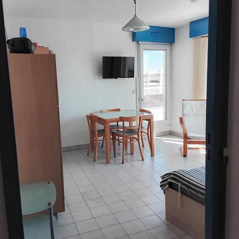Vittoria Immobilier 10 - REGLEMENT SUR PLACE -chèques vacances acceptés - Apartamento con terraza - 13