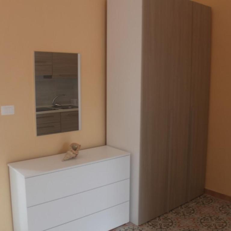 Camere Dieci Maggio -Dori - Nemo - Guizzo - Appartamento con 1 Camera da Letto - 6
