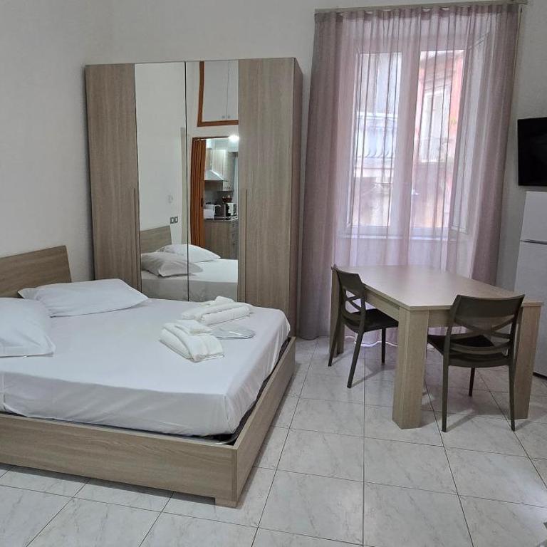 Appartamenti La Dimora di Parthenope Centro Storico - Appartamento Monolocale con Letto Queen-Size - 8