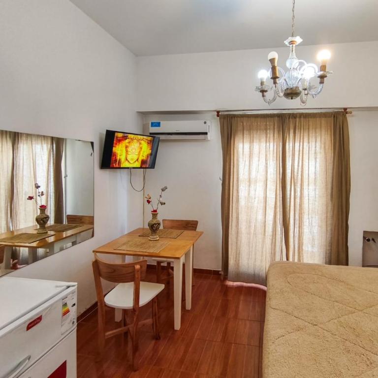 Monoambiente Luminoso en el Corazón de Monserrat - Avenida Belgrano - Apartamento de 1 dormitorio - 2