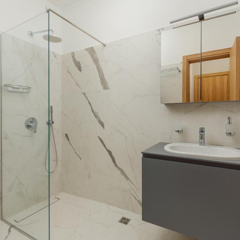 Sky Bay Residence - Three-Bedroom Apartment with Sea View - 24