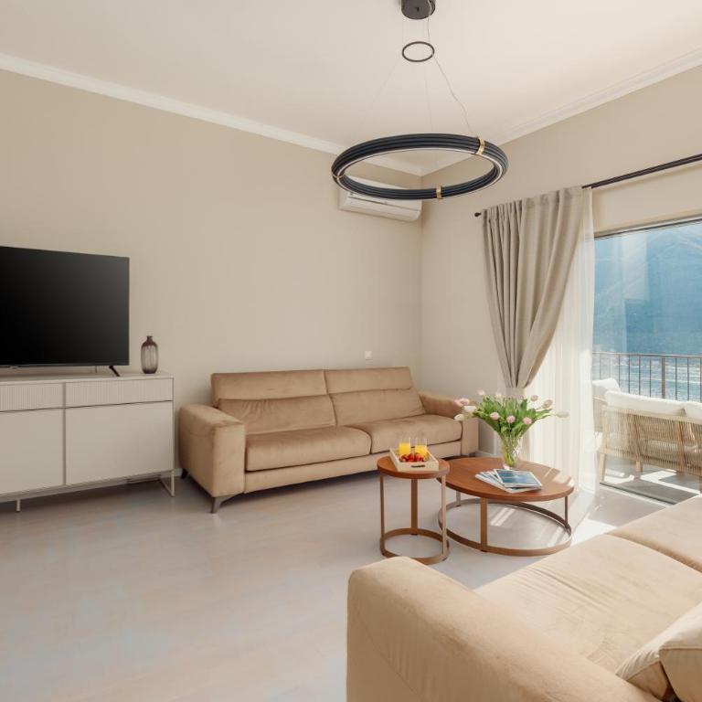 Sky Bay Residence - Three-Bedroom Apartment with Sea View - 14