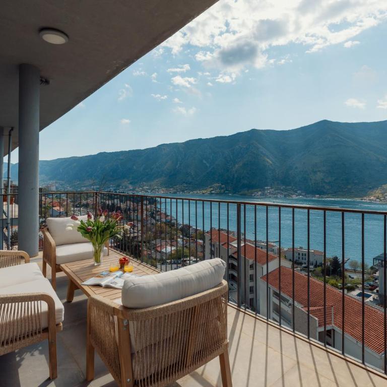 Sky Bay Residence - Three-Bedroom Apartment with Sea View - 1