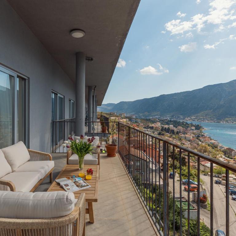 Sky Bay Residence - Three-Bedroom Apartment with Sea View - 3