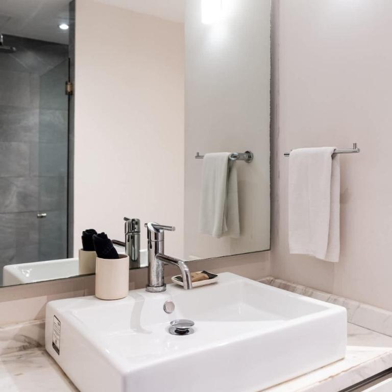 Large studio with working space 100m from 5th Ave - Studio - 22