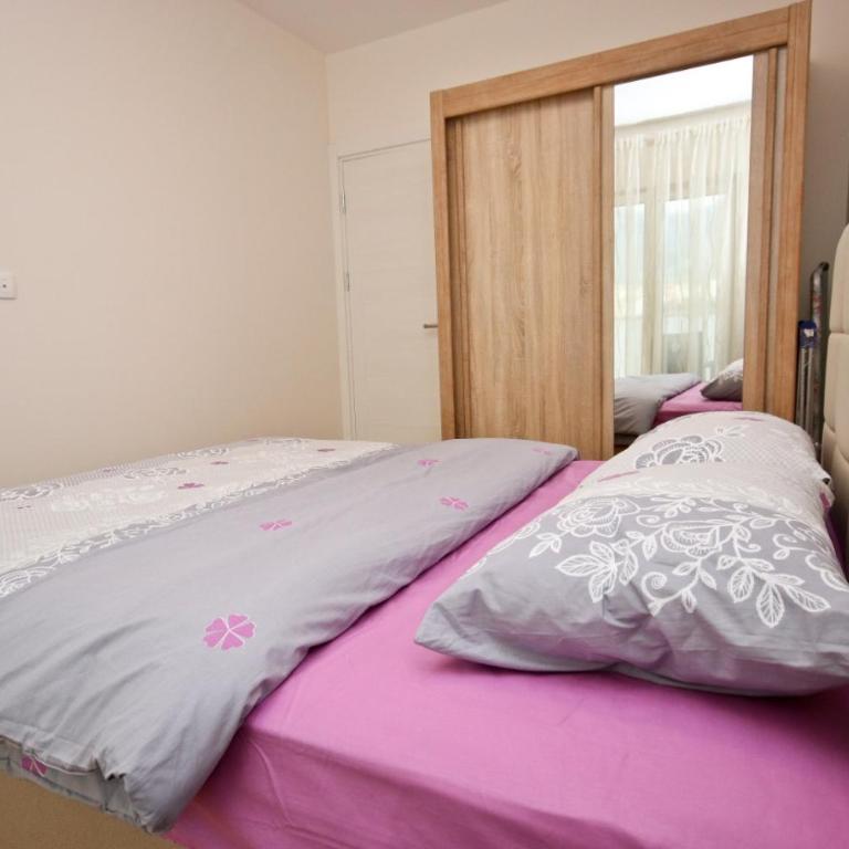 Sara - One-Bedroom Apartment - 19