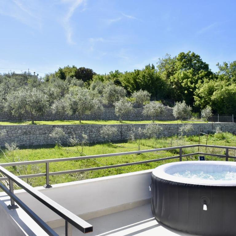 Tiny House with Hot Tub & View - Kuća sa 1 Spavaćom Sobom - 21
