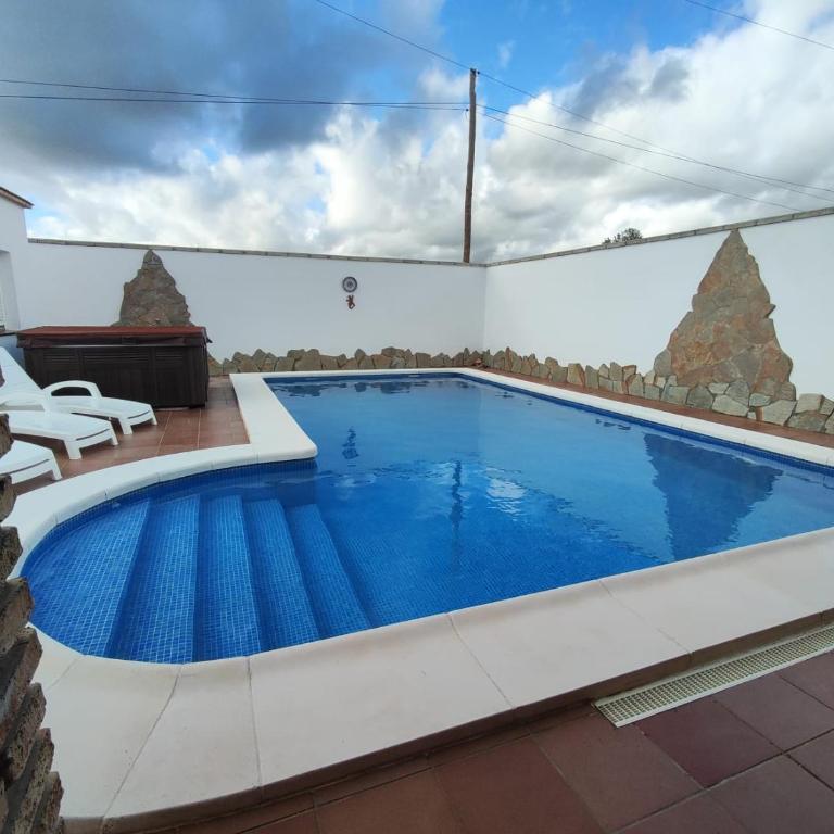 Encantador chalet con piscina - Casa de 3 dormitorios - 2