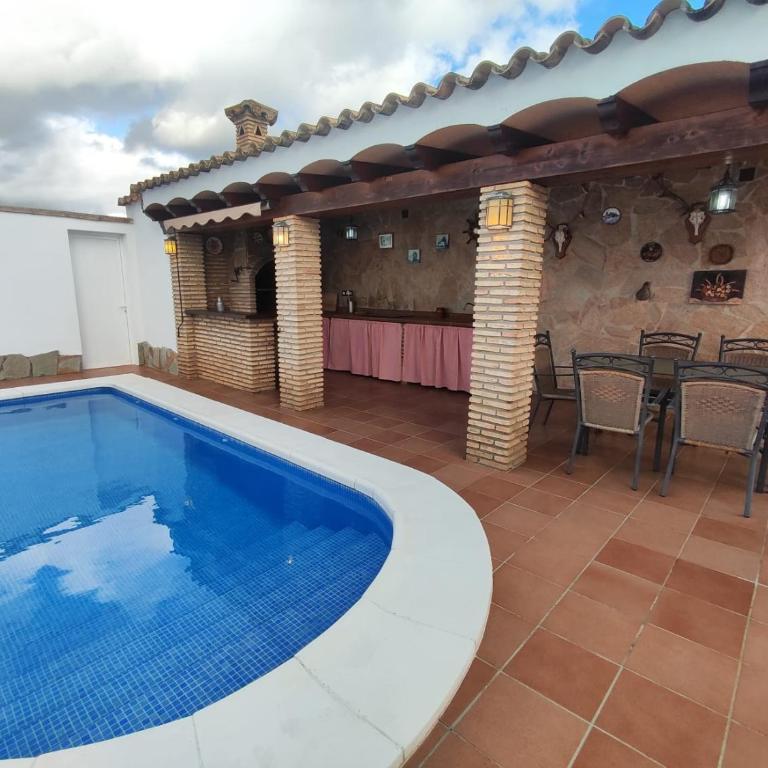 Encantador chalet con piscina - Casa de 3 dormitorios - 3