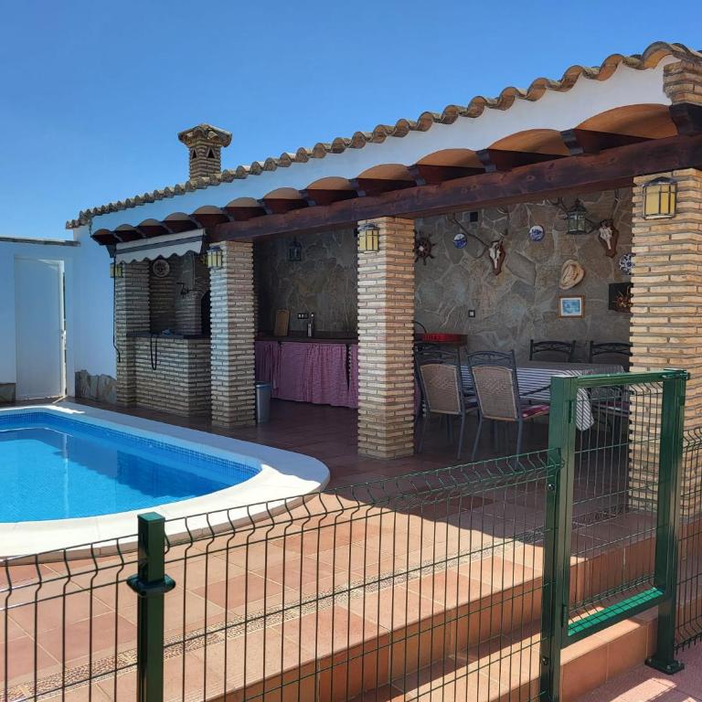 Encantador chalet con piscina - Casa de 3 dormitorios - 4