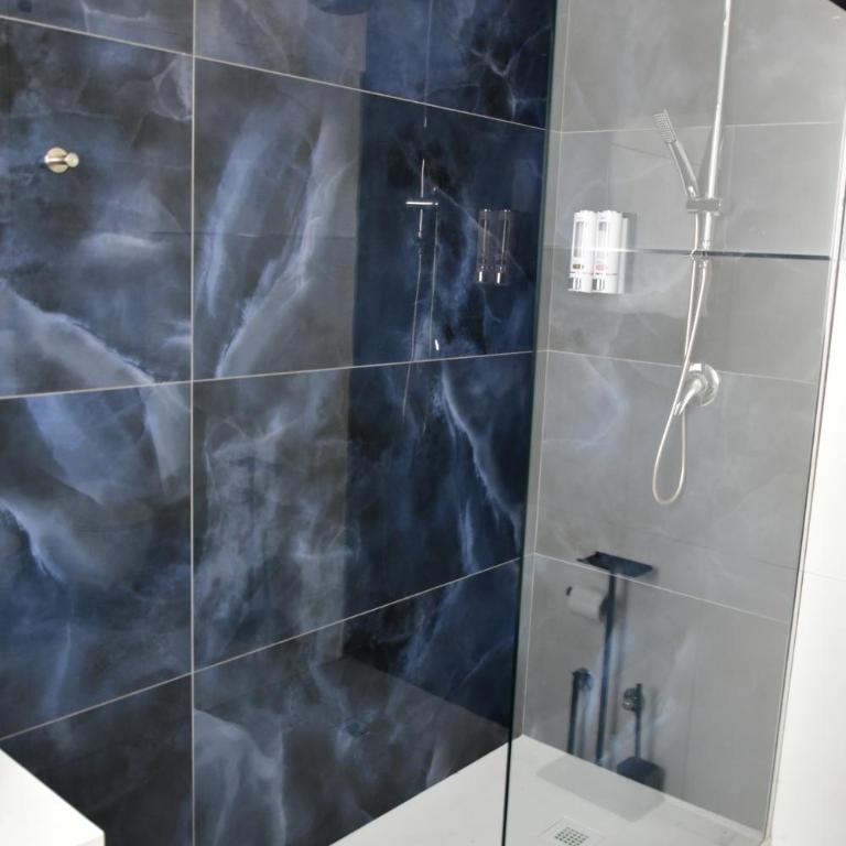 Yllen Rooms - Camera Matrimoniale con Bagno Privato - 4