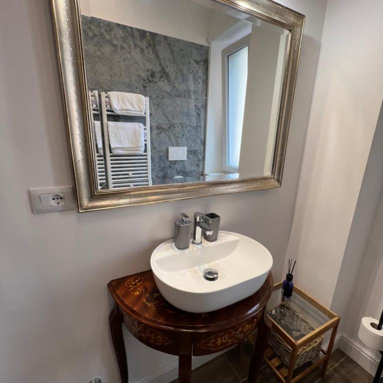 Trastevere10 - Appartamento con 2 Camere da Letto e Balcone - 45