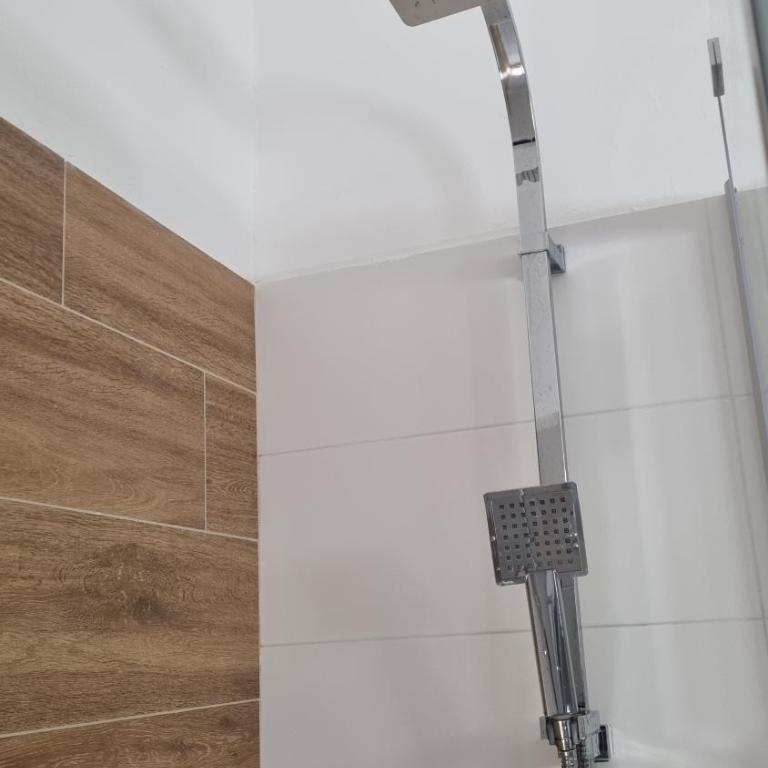 BAM BAM TIBURTINA Guesthouse - Quadruple Room with Bathroom - 12