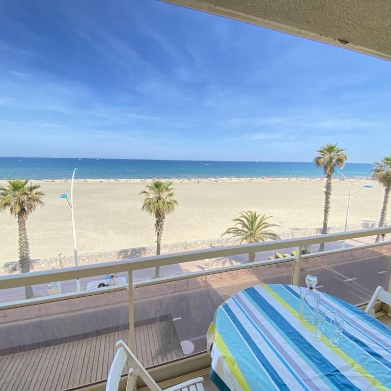 Grand 2 pièces avec terrasse face à la mer à Canet-en-Roussillon - FR-1-833-1 - Appartement - 1
