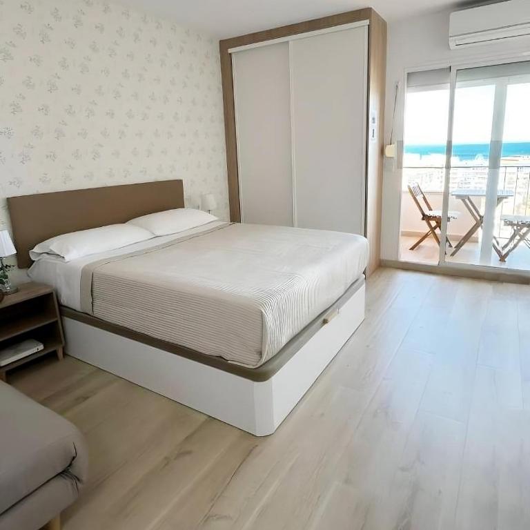Sea View Studio Near Beach Pools Benalmádena - Studio with Sea View - 8