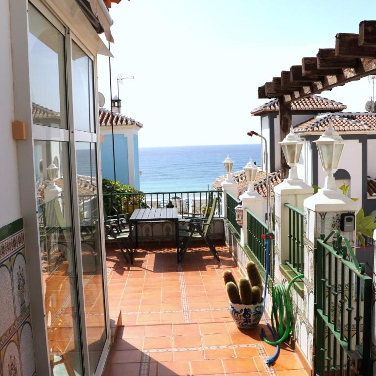 Charmigt hus med bästa läge i Torrox Costa - Casa de 3 dormitorios - 1