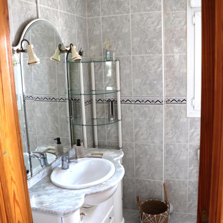 Charmigt hus med bästa läge i Torrox Costa - Casa de 3 dormitorios - 3