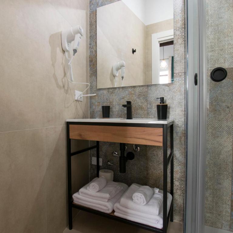 Massimo Rooms and suite - Standard Double Room - 9