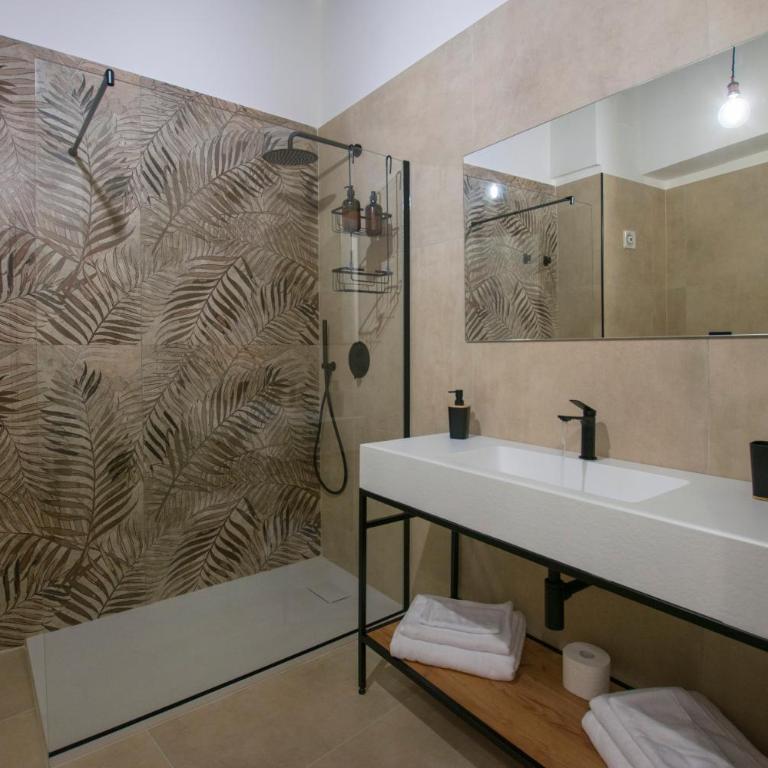 Massimo Rooms and suite - King Room with Spa Bath - 2